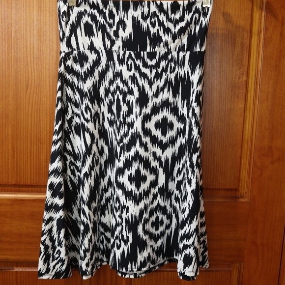 LuLaRoe Black White Print Knee-Length Skirt Small Stretchy Everyday Versatile - Picture 2 of 7